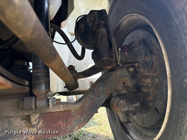 image for item EH7525 2002 International MA025 truck cab and chassis