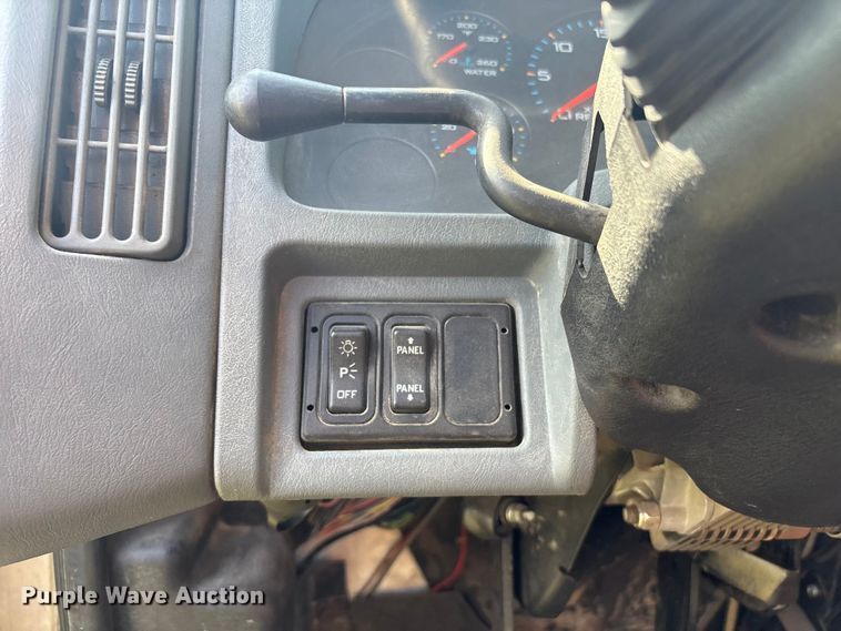 image for item EH7525 2002 International MA025 truck cab and chassis