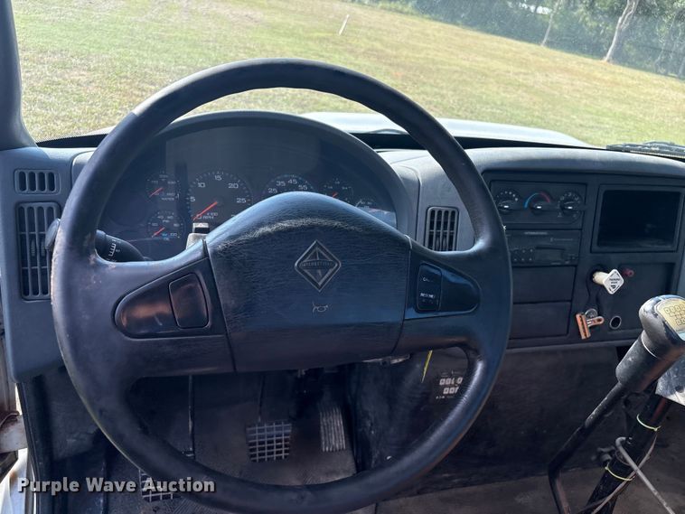 image for item EH7525 2002 International MA025 truck cab and chassis