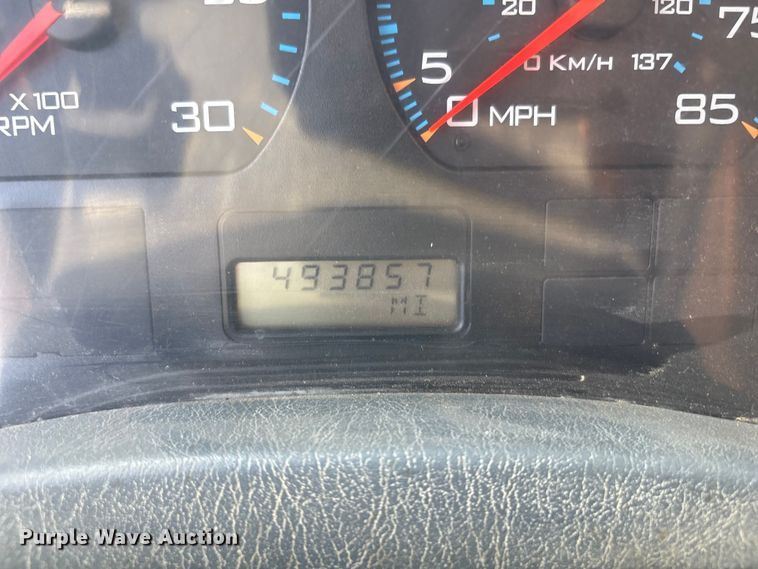 image for item EH7525 2002 International MA025 truck cab and chassis