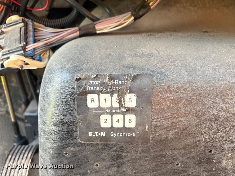 image for item EH7525 2002 International MA025 truck cab and chassis