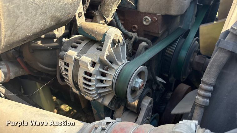 image for item EH7525 2002 International MA025 truck cab and chassis