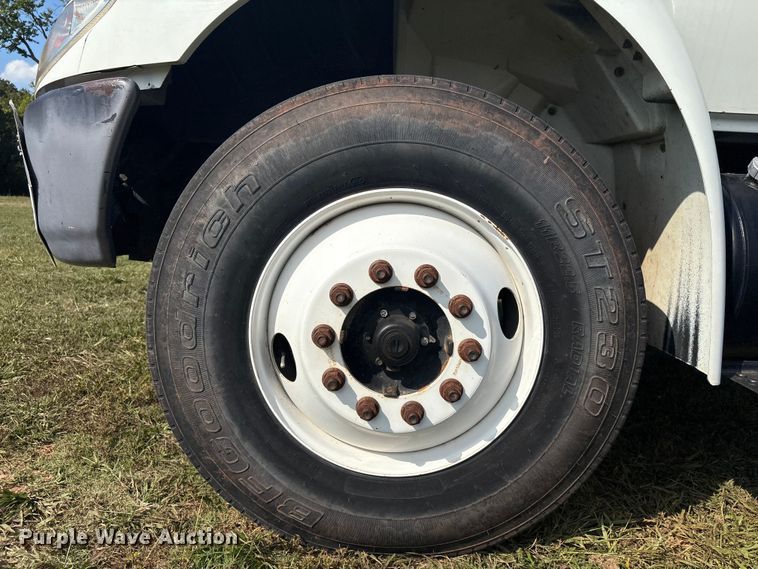 image for item EH7525 2002 International MA025 truck cab and chassis