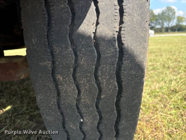 image for item EH7525 2002 International MA025 truck cab and chassis