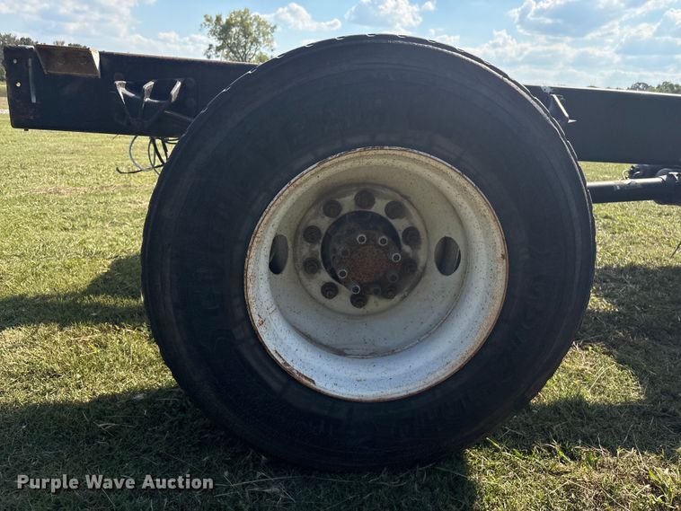 image for item EH7525 2002 International MA025 truck cab and chassis