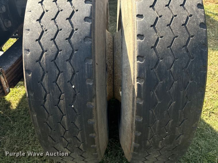 image for item EH7525 2002 International MA025 truck cab and chassis