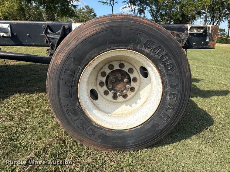 image for item EH7525 2002 International MA025 truck cab and chassis