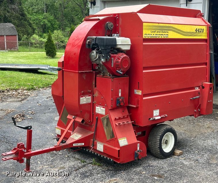 image for item EK8038 Agrimetal Collector 4420 leaf vacuum