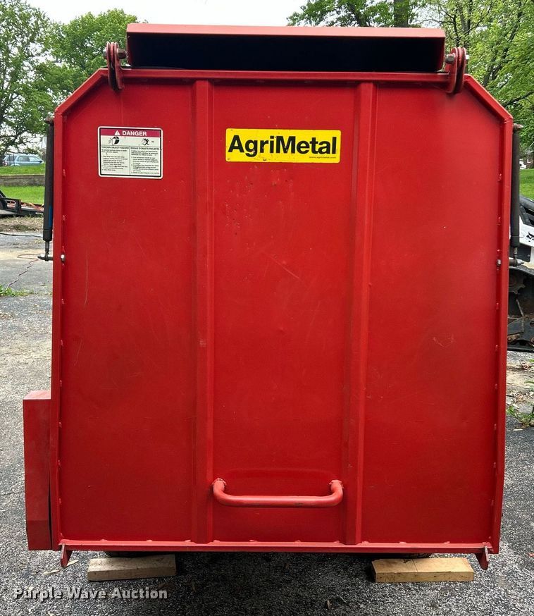 image for item EK8038 Agrimetal Collector 4420 leaf vacuum