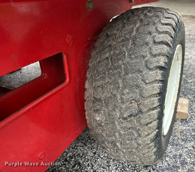 image for item EK8038 Agrimetal Collector 4420 leaf vacuum