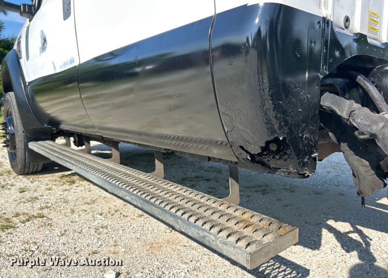 image for item EK8413 2009 Ford F550 Crew Cab truck cab and chassis