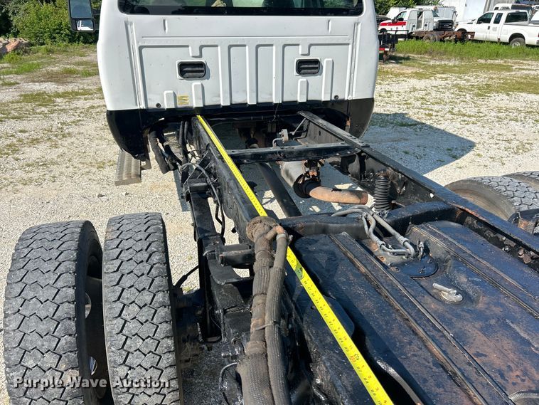 image for item EK8413 2009 Ford F550 Crew Cab truck cab and chassis