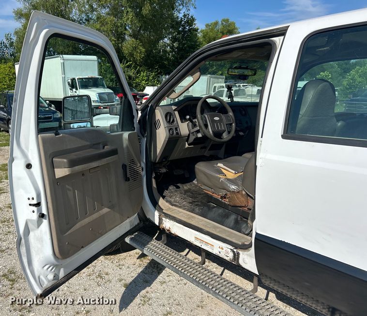 image for item EK8413 2009 Ford F550 Crew Cab truck cab and chassis