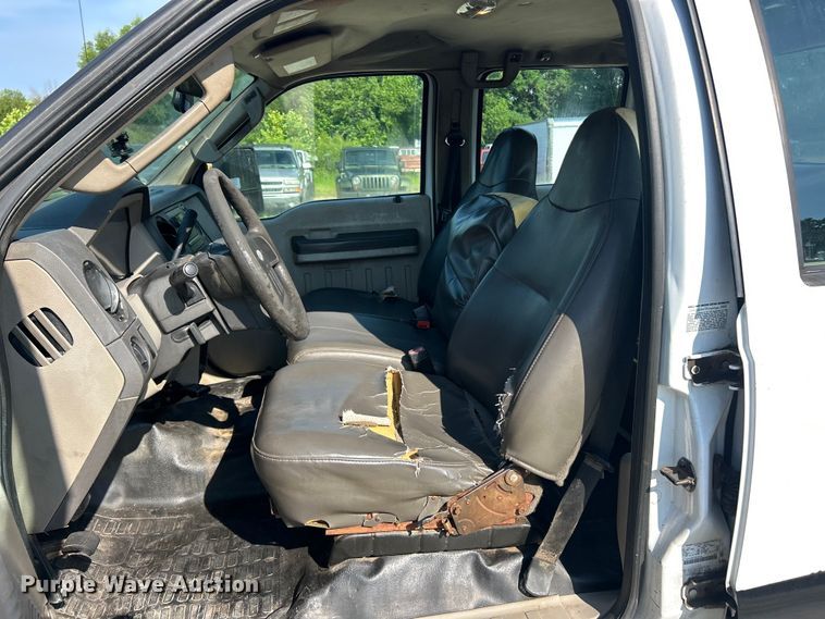 image for item EK8413 2009 Ford F550 Crew Cab truck cab and chassis