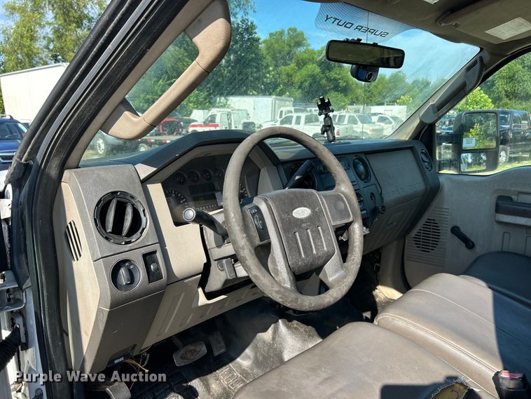 image for item EK8413 2009 Ford F550 Crew Cab truck cab and chassis