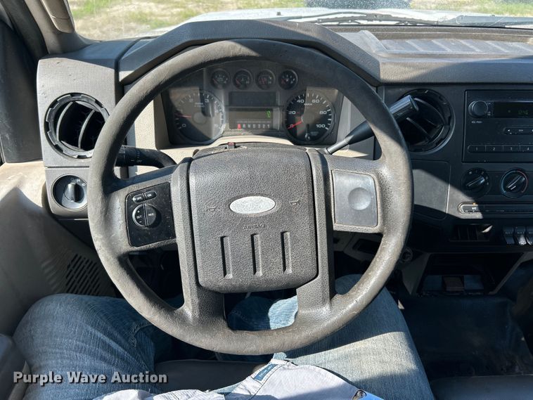 image for item EK8413 2009 Ford F550 Crew Cab truck cab and chassis