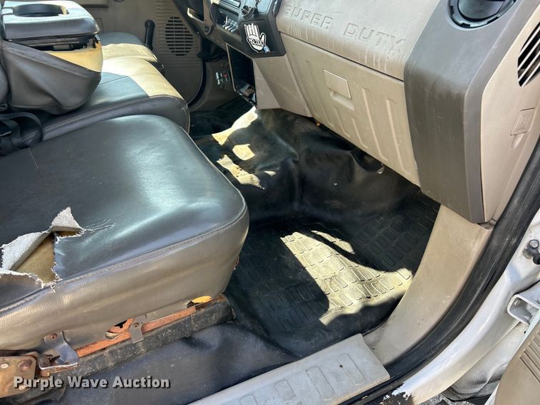 image for item EK8413 2009 Ford F550 Crew Cab truck cab and chassis