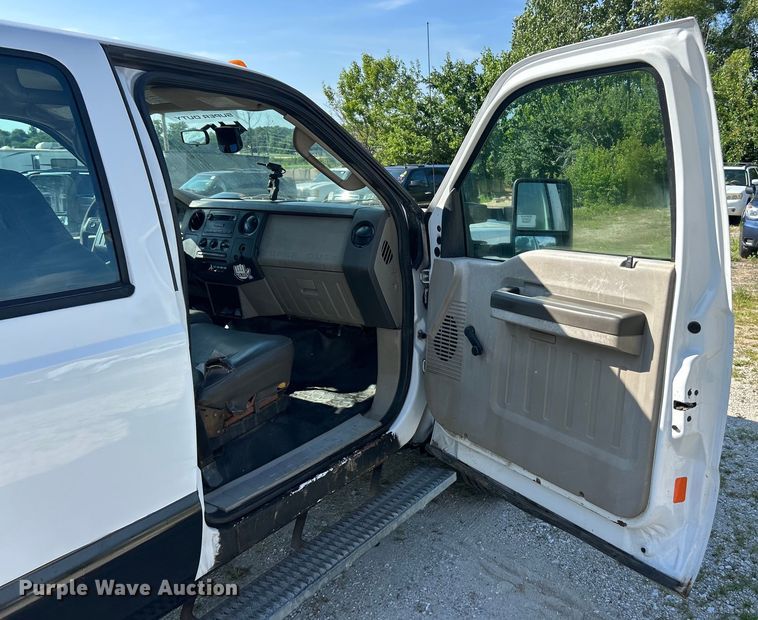 image for item EK8413 2009 Ford F550 Crew Cab truck cab and chassis