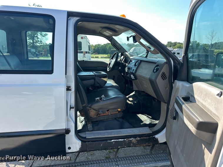 image for item EK8413 2009 Ford F550 Crew Cab truck cab and chassis