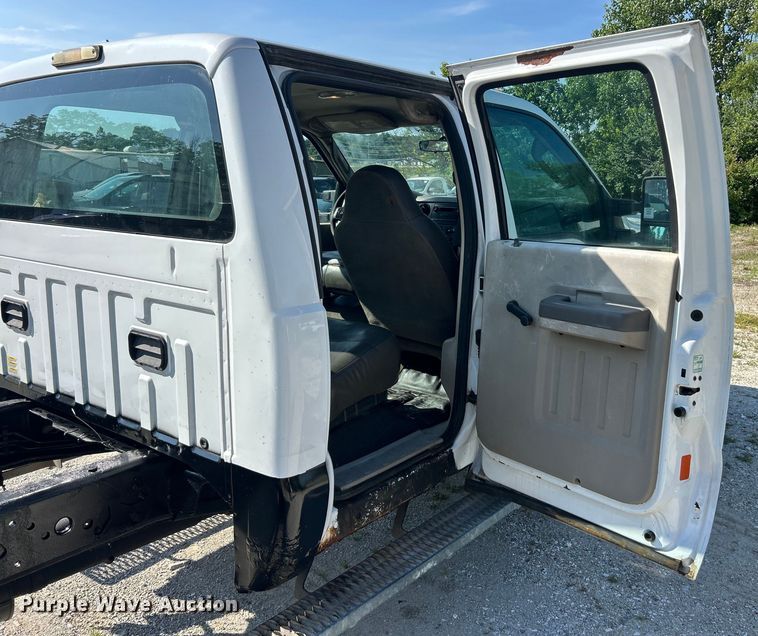 image for item EK8413 2009 Ford F550 Crew Cab truck cab and chassis