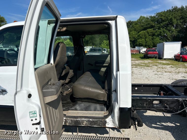 image for item EK8413 2009 Ford F550 Crew Cab truck cab and chassis