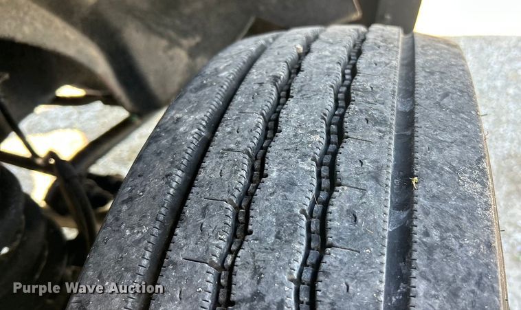 image for item EK8413 2009 Ford F550 Crew Cab truck cab and chassis