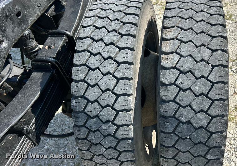 image for item EK8413 2009 Ford F550 Crew Cab truck cab and chassis