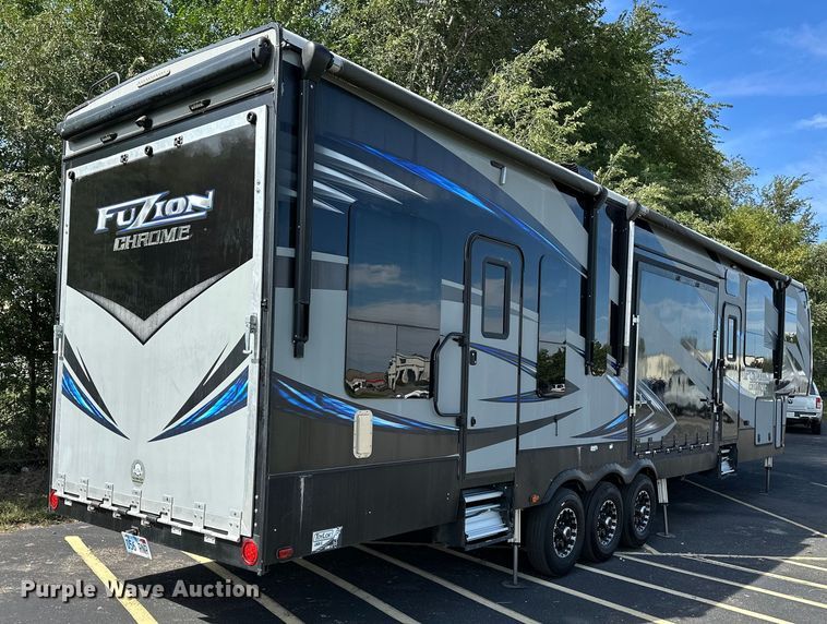 image for item EL5493 2017 Keystone Fuzion Chrome toy hauler camper