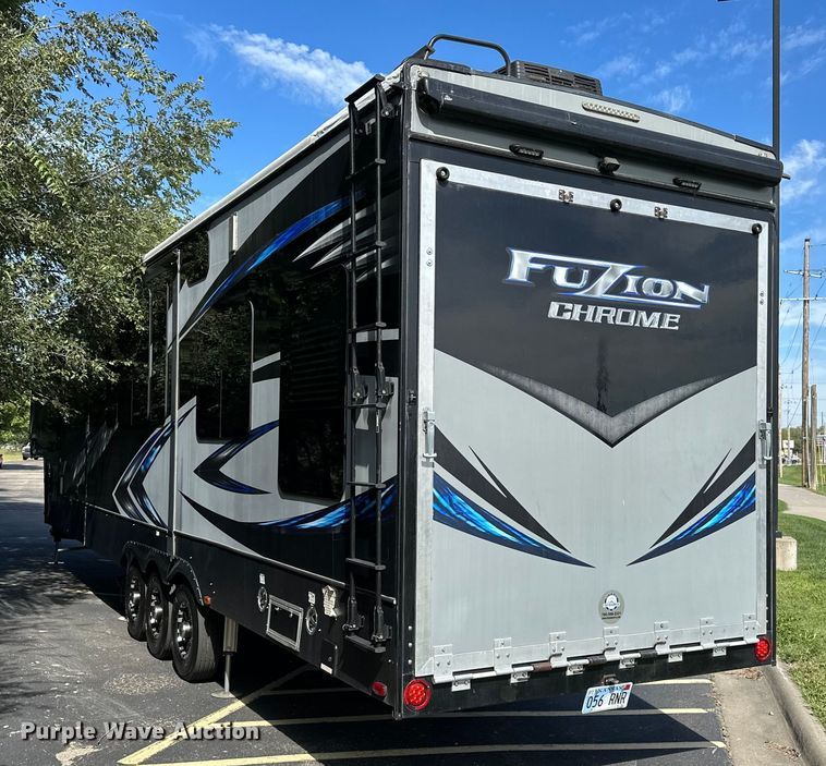 image for item EL5493 2017 Keystone Fuzion Chrome toy hauler camper