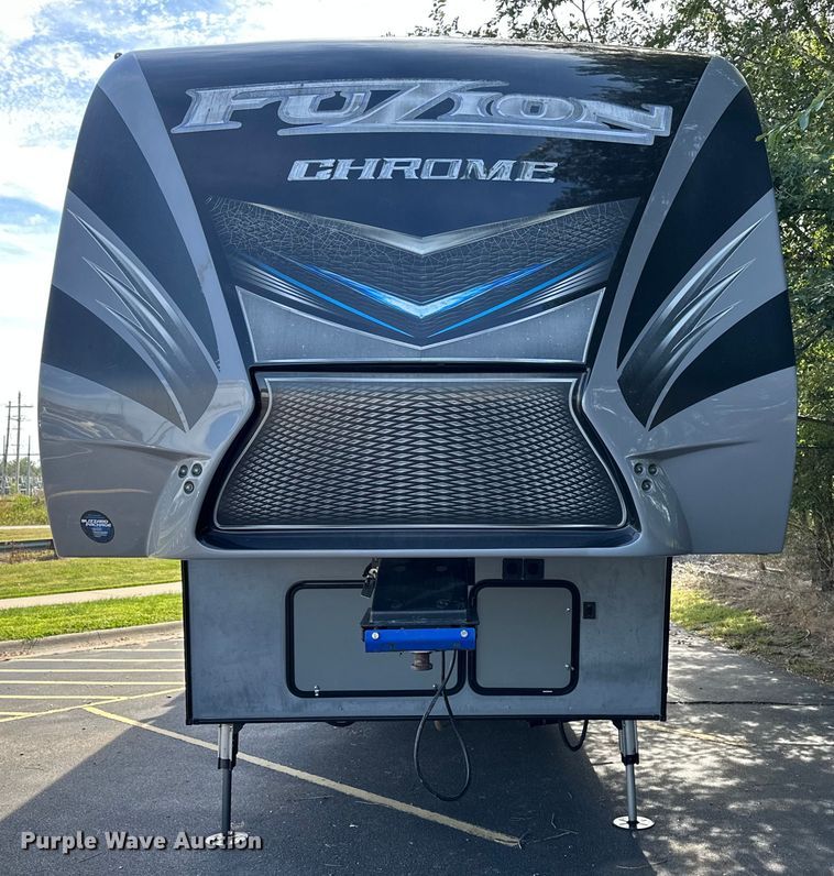 image for item EL5493 2017 Keystone Fuzion Chrome toy hauler camper