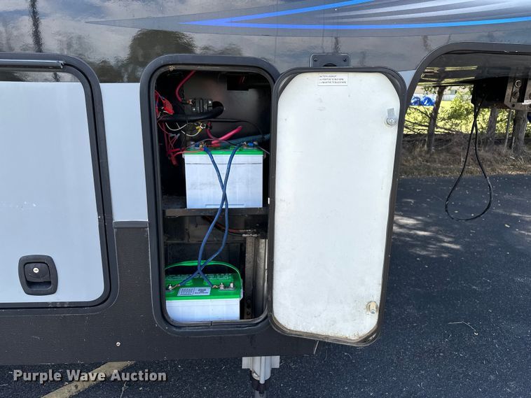 image for item EL5493 2017 Keystone Fuzion Chrome toy hauler camper