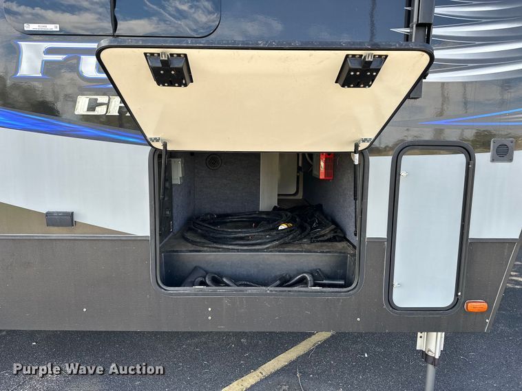 image for item EL5493 2017 Keystone Fuzion Chrome toy hauler camper