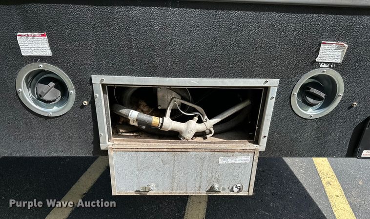 image for item EL5493 2017 Keystone Fuzion Chrome toy hauler camper