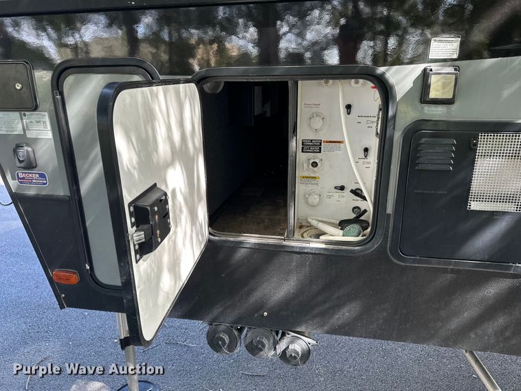 image for item EL5493 2017 Keystone Fuzion Chrome toy hauler camper