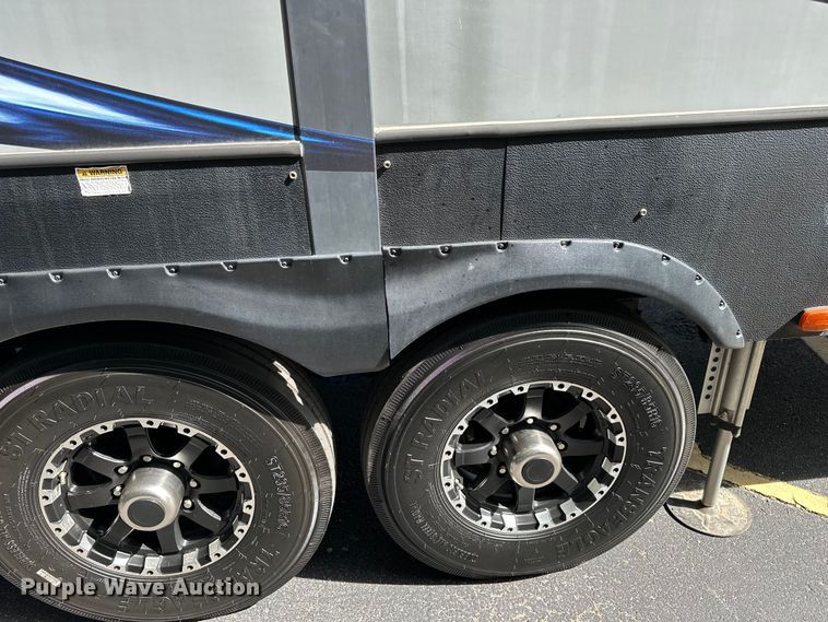 image for item EL5493 2017 Keystone Fuzion Chrome toy hauler camper