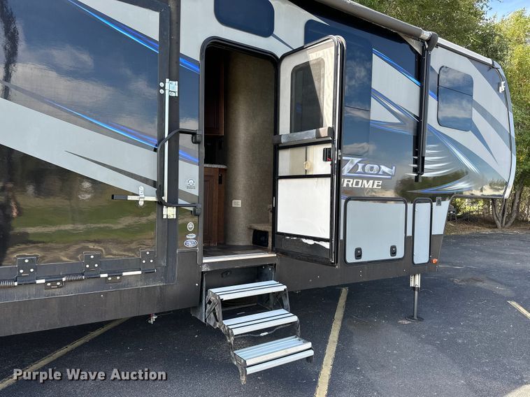 image for item EL5493 2017 Keystone Fuzion Chrome toy hauler camper