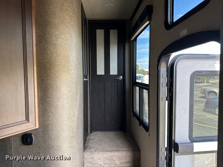 image for item EL5493 2017 Keystone Fuzion Chrome toy hauler camper