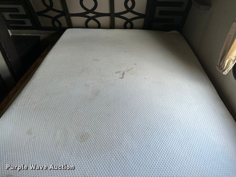 image for item EL5493 2017 Keystone Fuzion Chrome toy hauler camper