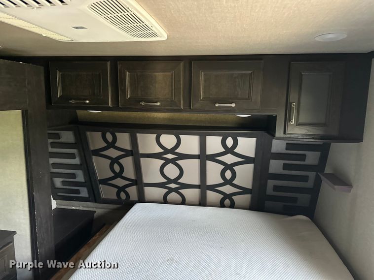 image for item EL5493 2017 Keystone Fuzion Chrome toy hauler camper