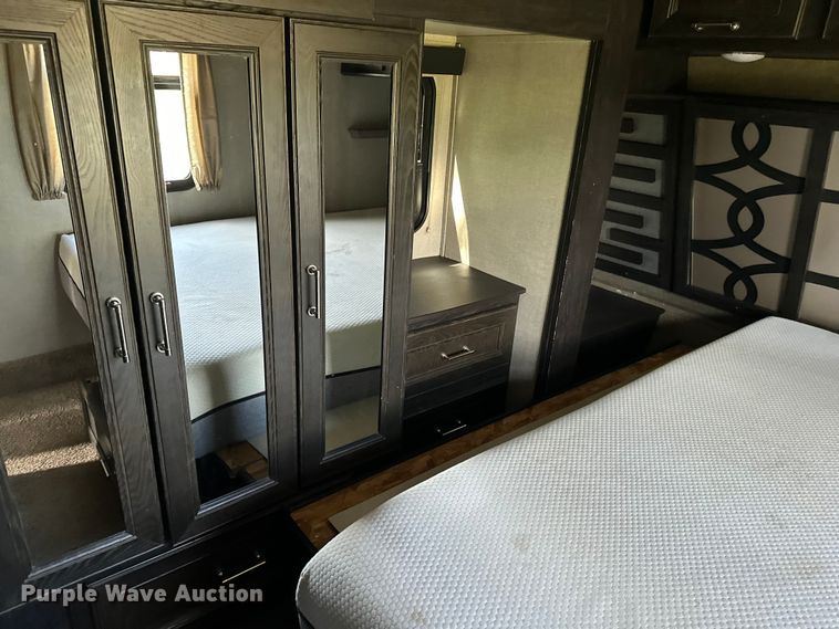 image for item EL5493 2017 Keystone Fuzion Chrome toy hauler camper