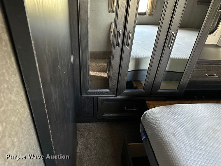 image for item EL5493 2017 Keystone Fuzion Chrome toy hauler camper