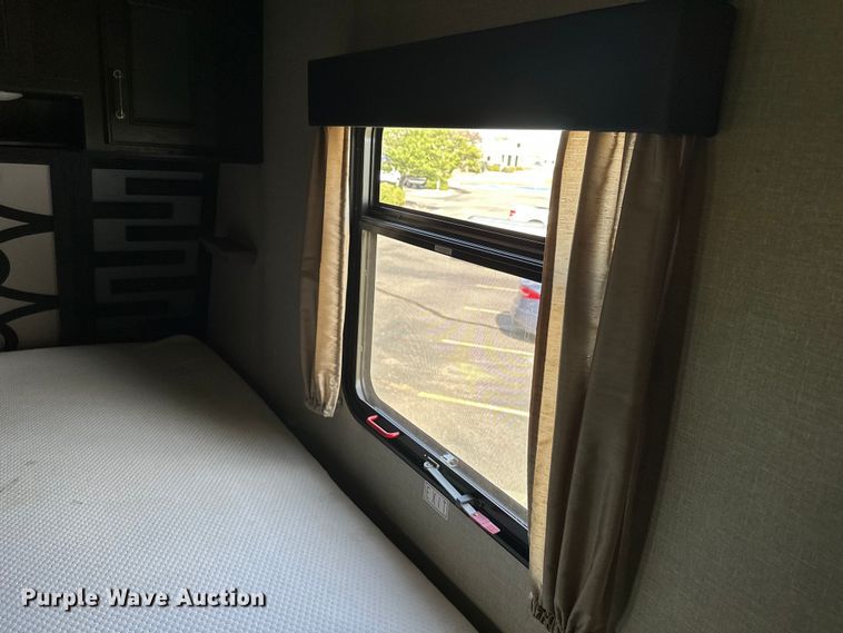 image for item EL5493 2017 Keystone Fuzion Chrome toy hauler camper