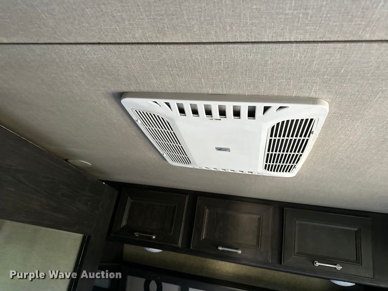 image for item EL5493 2017 Keystone Fuzion Chrome toy hauler camper