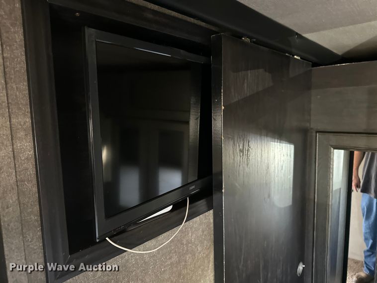 image for item EL5493 2017 Keystone Fuzion Chrome toy hauler camper