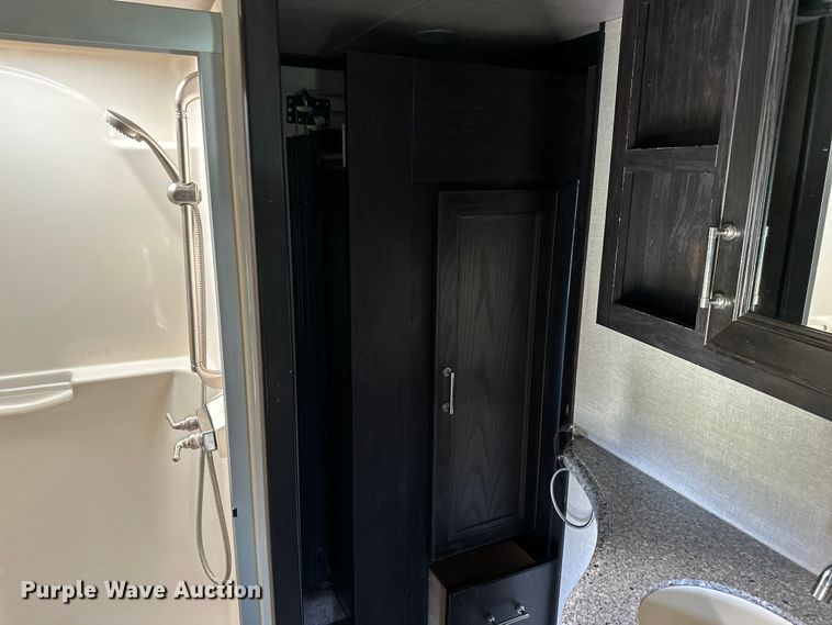 image for item EL5493 2017 Keystone Fuzion Chrome toy hauler camper