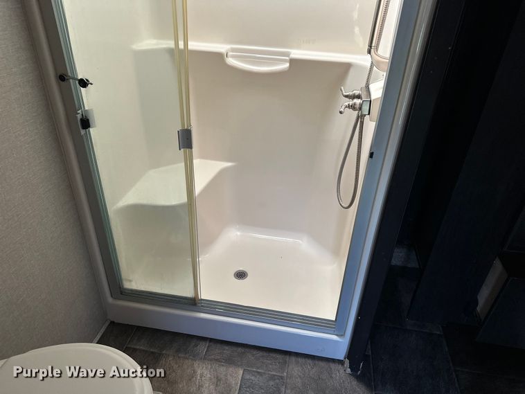 image for item EL5493 2017 Keystone Fuzion Chrome toy hauler camper