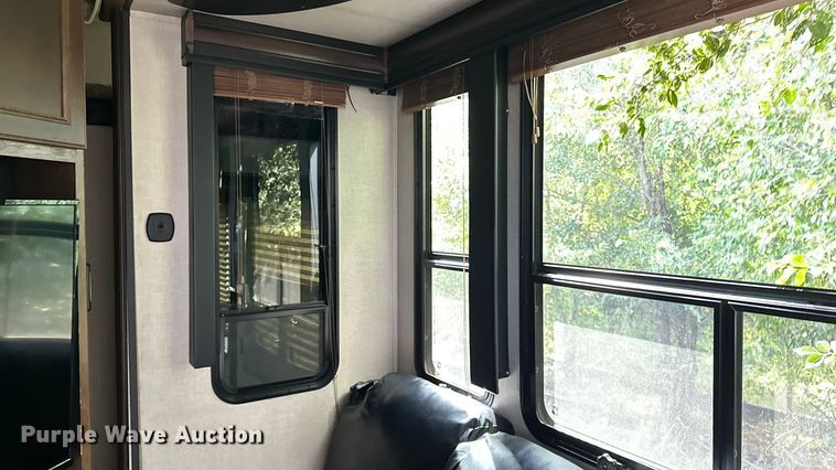 image for item EL5493 2017 Keystone Fuzion Chrome toy hauler camper