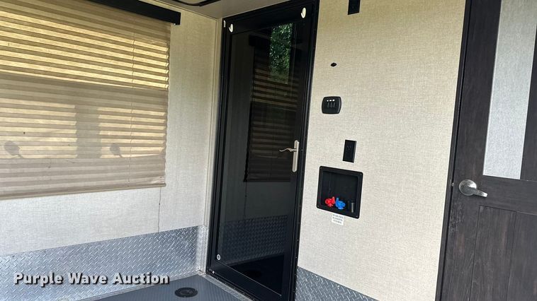 image for item EL5493 2017 Keystone Fuzion Chrome toy hauler camper