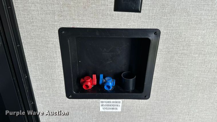 image for item EL5493 2017 Keystone Fuzion Chrome toy hauler camper