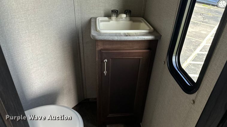 image for item EL5493 2017 Keystone Fuzion Chrome toy hauler camper